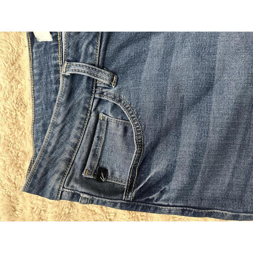 KanCan medium wash high-rise button fly cropped jeans Size 31 - Picture 3 of 11